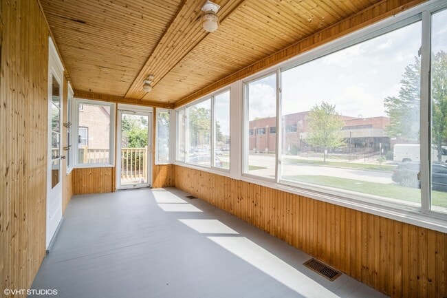 Building Photo - 1020 Rose Ave