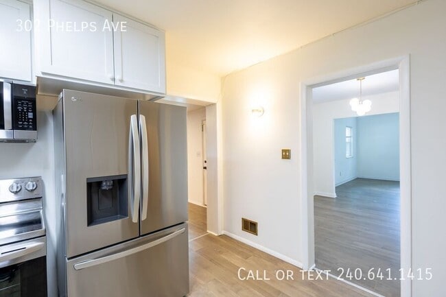 Building Photo - 302 Phelps Ave