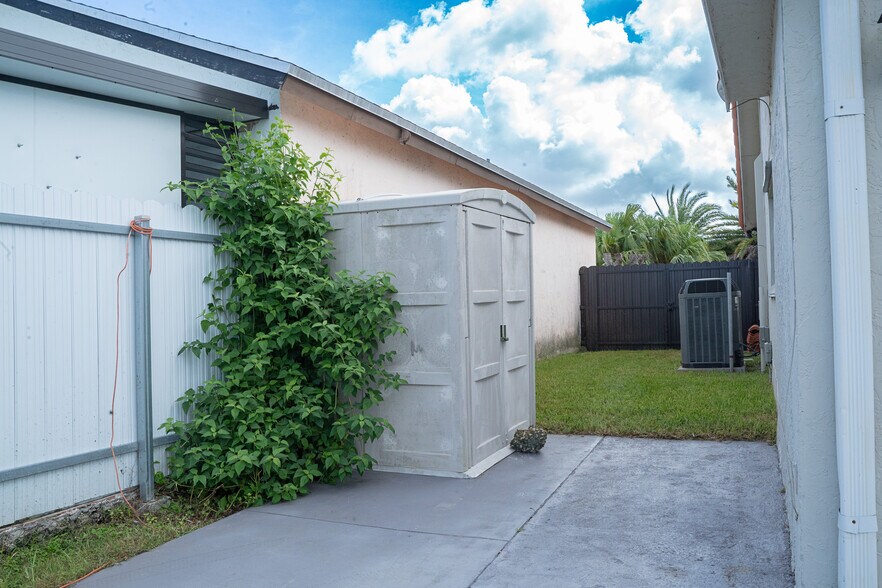 Building Photo - 21115 SW 125th Court Rd