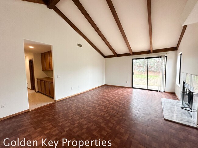 Building Photo - Single-level 4-Bedroom home on a large cor...