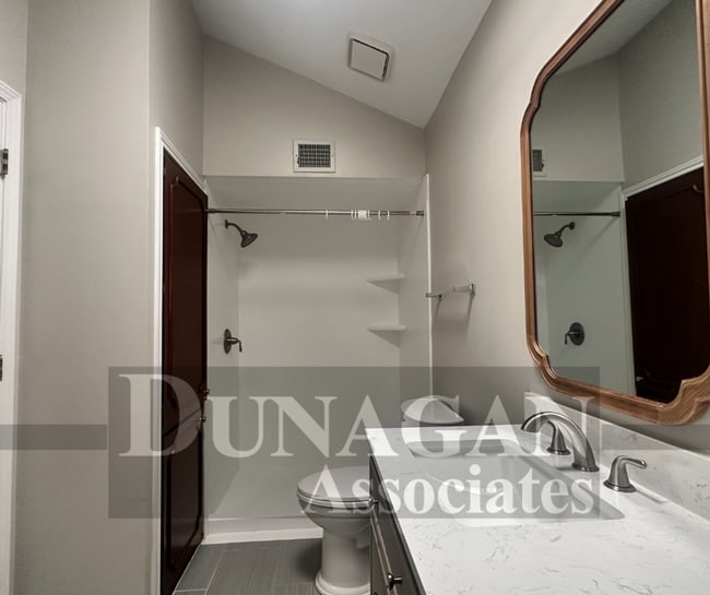 Building Photo - Charming 3 bedroom 2 Bathroom Home