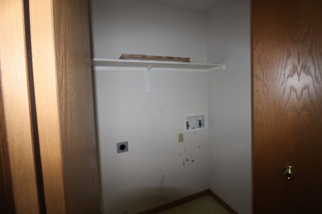 Building Photo - Two Bedroom Apartment