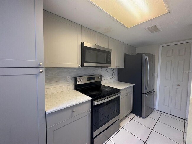 Building Photo - 4033 Henley Rd