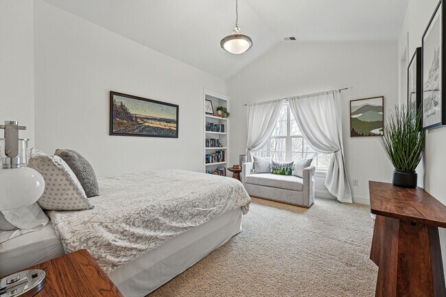 Building Photo - 8201 E 6th Ave