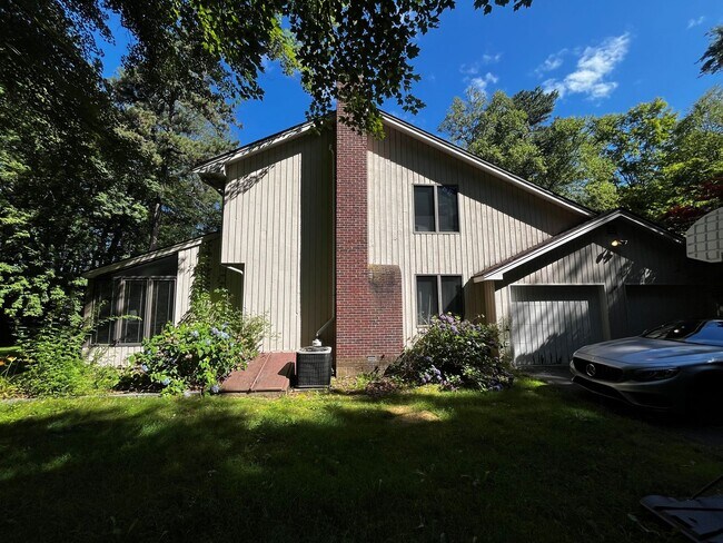Building Photo - Spacious & Serene 4 Bedroom Country Contem...