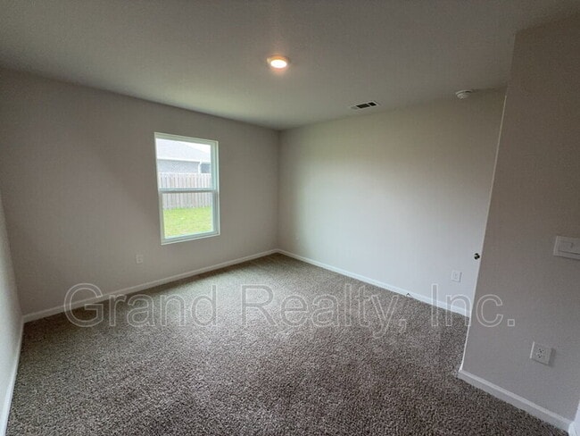 Building Photo - 9330 Tara Cir
