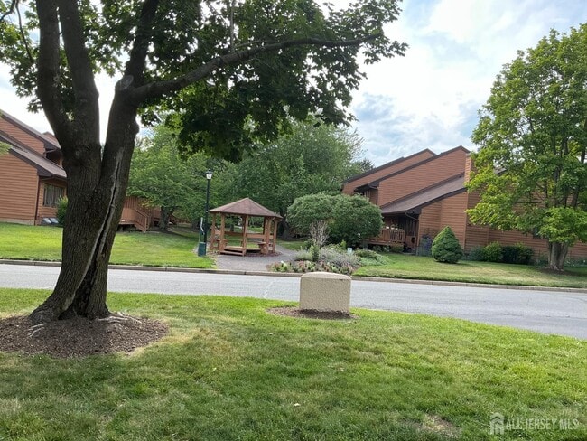Building Photo - 1306 Sayre Dr