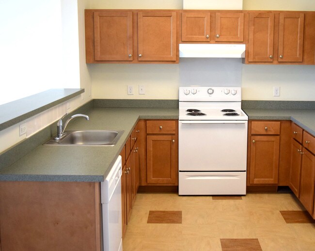 Building Photo - Birchwood at Perth Amboy