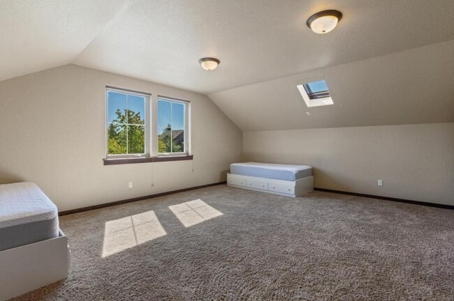 Building Photo - 6683 N Madellaine Dr