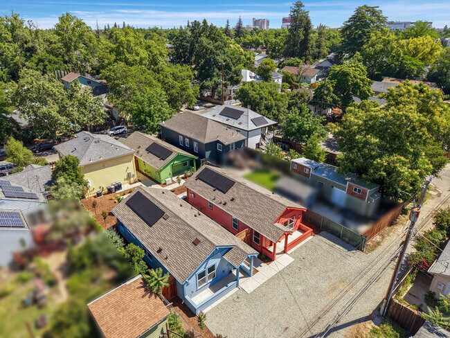 Building Photo - Beautifully Built 2/1 in North Oak Park Close to UC Davis + McGeorge Law School!