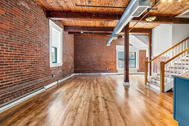 Building Photo - 49 Munroe St