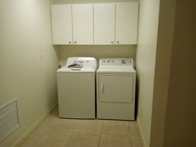 Building Photo - 5069 Flagstone Dr