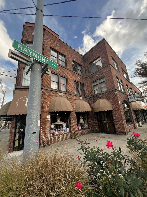 Building Photo - 2 Raymond Ave