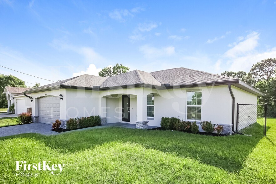 Building Photo - 2828 NW 27th Pl