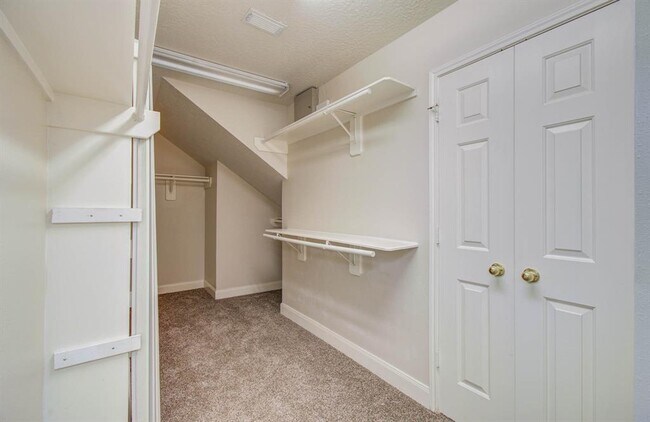 Building Photo - 2210 Waters Edge Ln