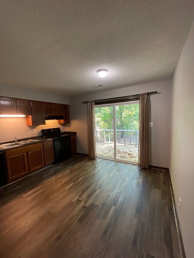 Building Photo - Duplex For Rent