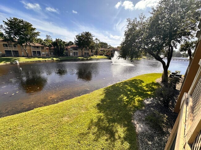 Building Photo - 4815 Via Palm Lakes