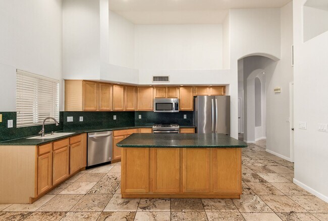 Building Photo - New Listing in Avondale