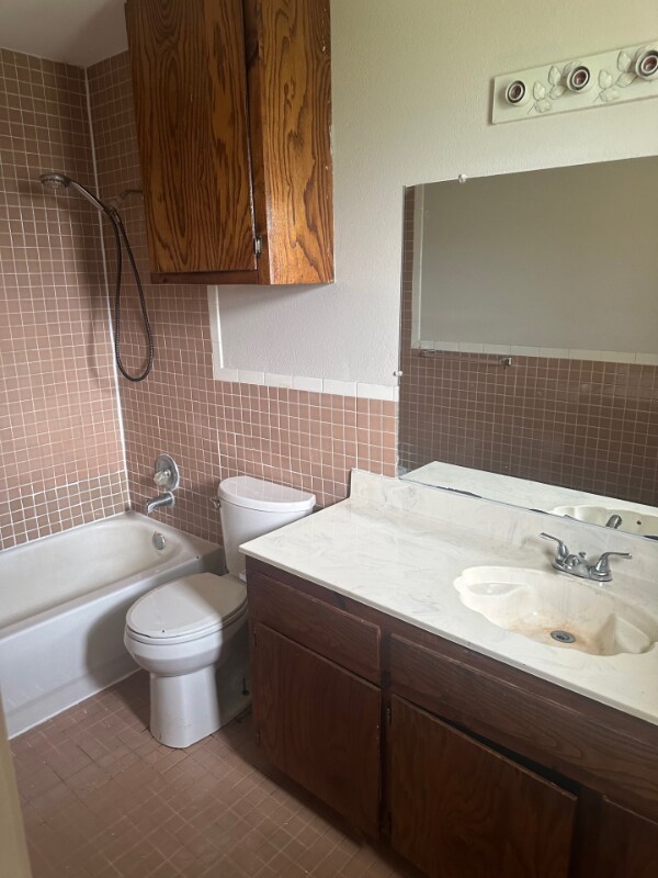 Building Photo - 531 Woodland Dr