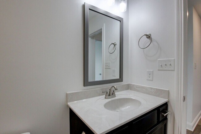 Building Photo - Fresh and so Clean Clean Close to Everything!