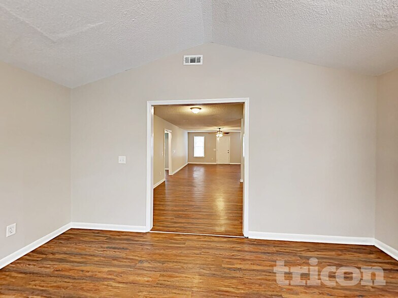 Building Photo - 204 Winslow Way