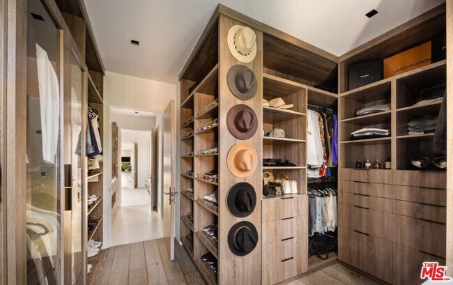 Building Photo - 2532 Canyon Oak Dr