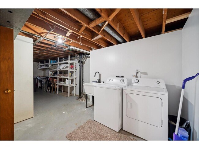 Building Photo - 8213 Quinn Rd