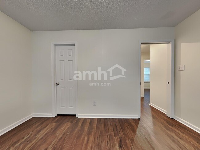 Building Photo - 105 Redrock Ct