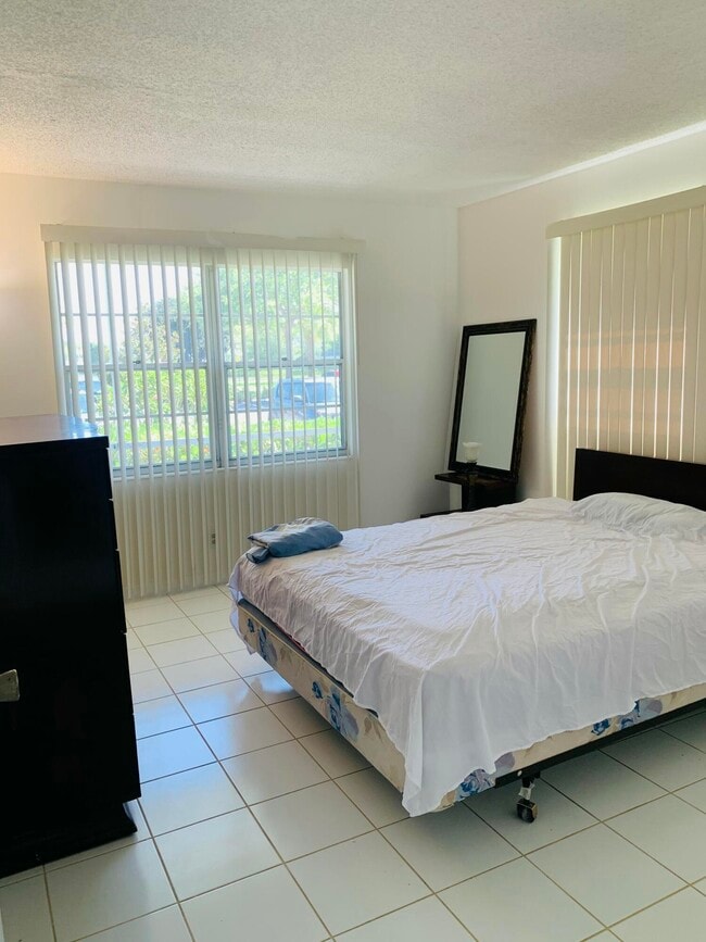 Building Photo - 5 Mansfield A