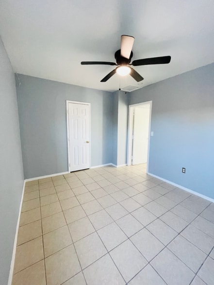 Building Photo - 1341 W 90th Pl