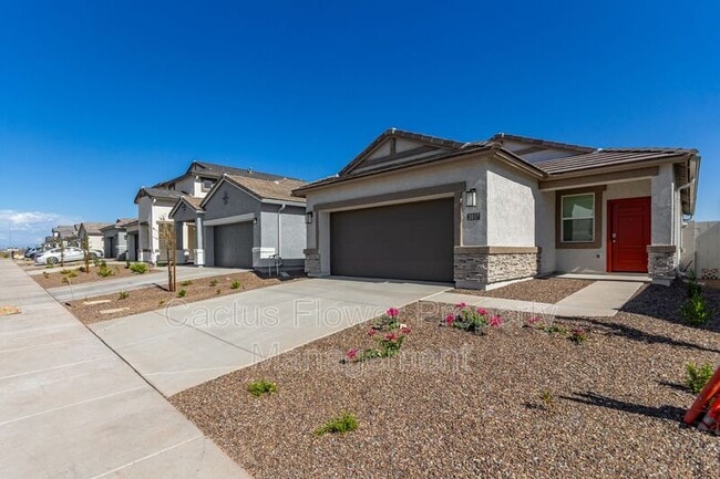 Building Photo - 2037 W Shelly Ave