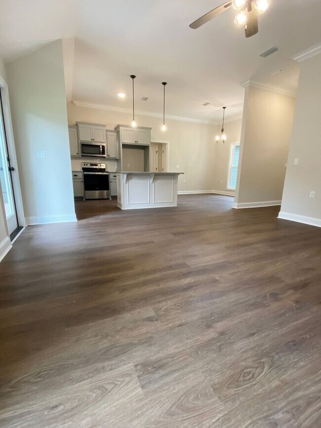 Building Photo - 4 bedrooms, 2 baths in Hahira/North Lowndes County. Fenced in Backyard! LVP THROUGHOUT!