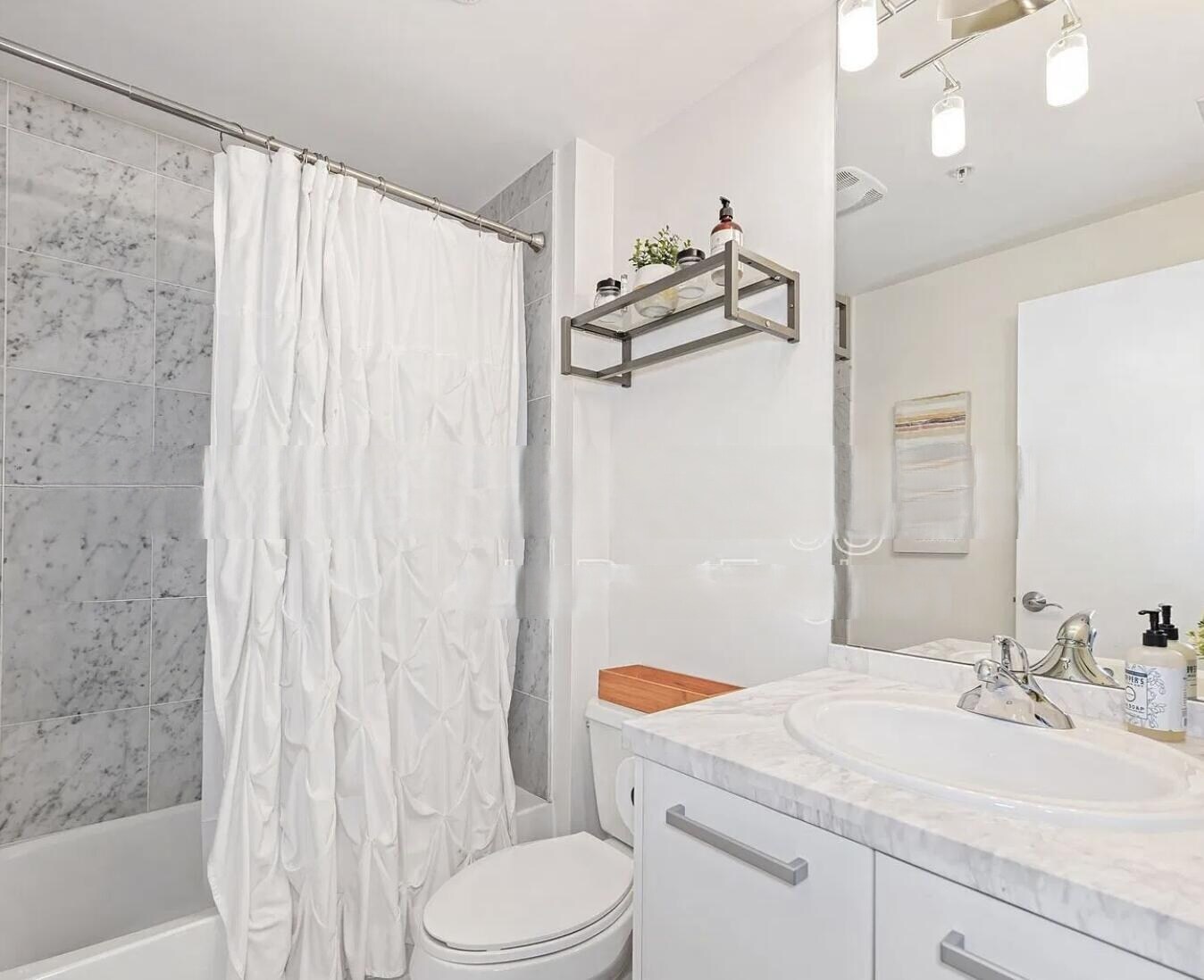 Building Photo - 253 NE 2nd St