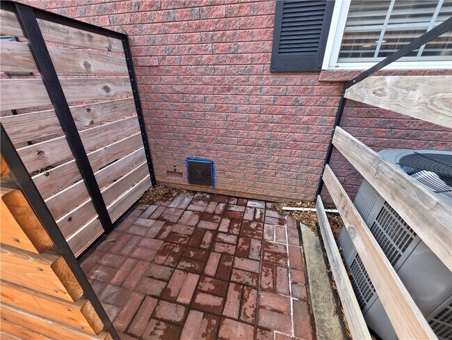 Building Photo - 2404 SE Jayel Terrace