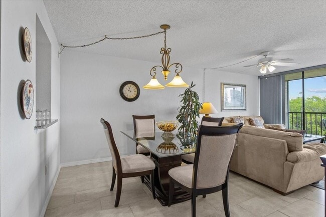 Building Photo - 900 Cove Cay Dr
