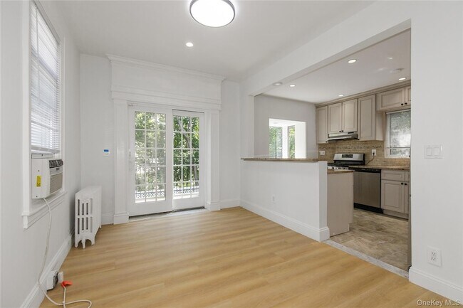 Building Photo - 11 A Floyd Pl