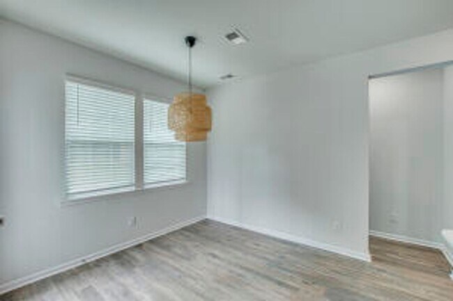 Building Photo - Available March 10th. Beautiful 6 BR/4.5 BA Home in Tanner Plantation!