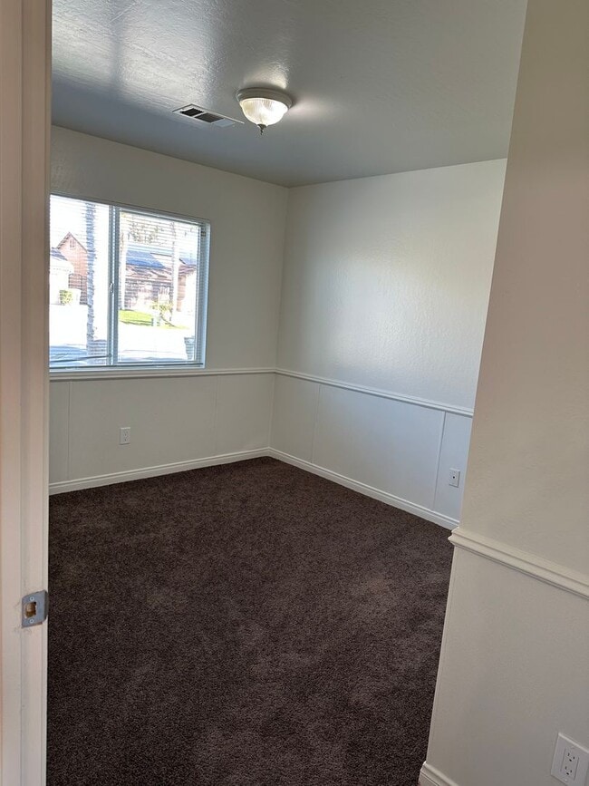 Building Photo - 3 Bed 2 Bath - Move In Special