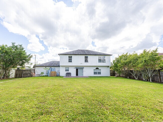 Building Photo - 167 SW Grove Ave