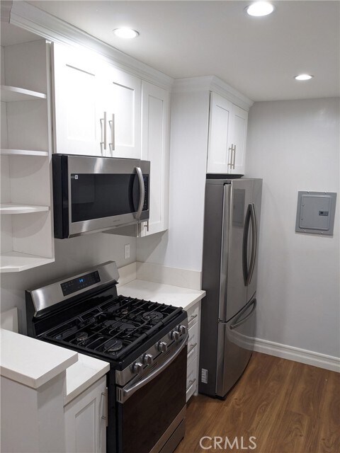 Building Photo - 1019 6th St