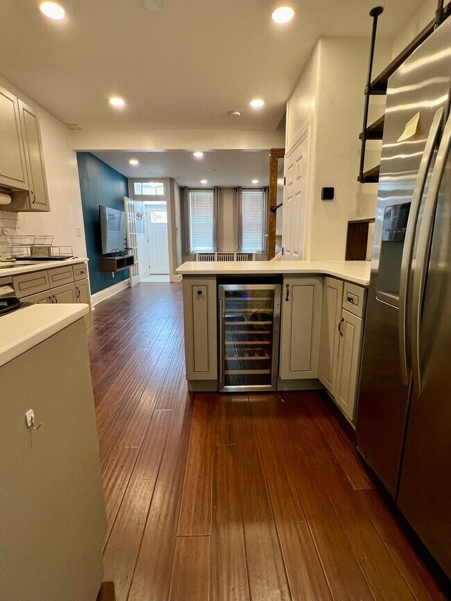 Building Photo - Stunning 4-Bedroom Townhome in the Heart of Fishtown! Available NOW!