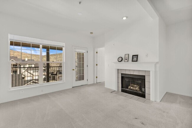 Building Photo - Canyon Creek 2 Bed