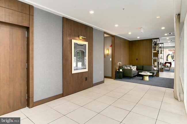 Building Photo - 635 Slaters Ln