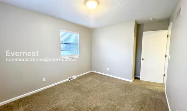 Building Photo - 7936 N Forest Ave