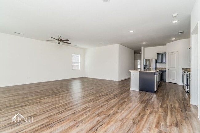 Building Photo - 484 Crestridge Dr