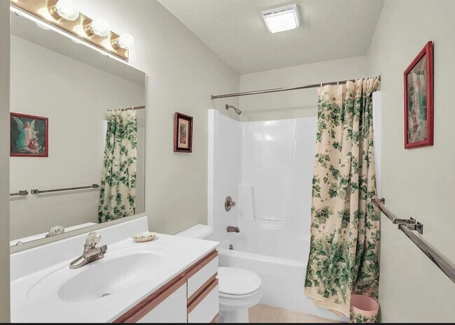 Building Photo - 1801 Glenwood Oaks Ct