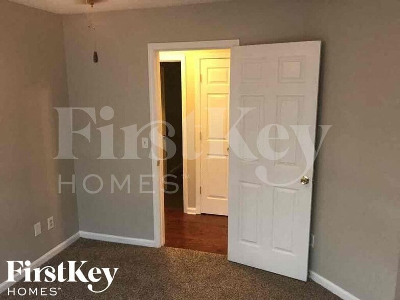 Building Photo - 338 Breeze Mdw