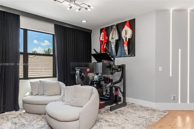 Building Photo - 9529 Eden Roc Ct