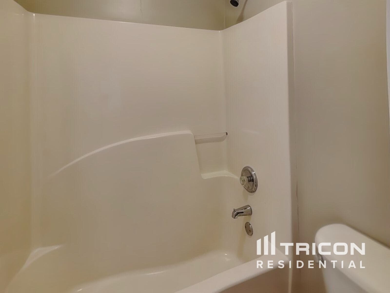 Building Photo - 9260 Carnes Estates Dr