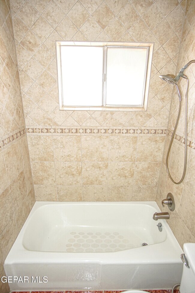 Building Photo - 5125 Round Rock Dr